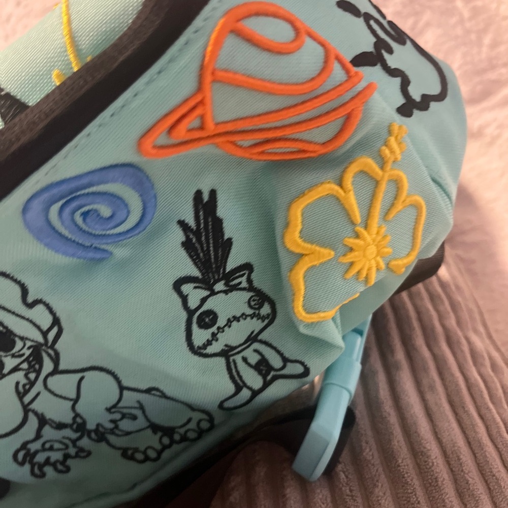 2024 DISNEY PARKS LILO AND STITCH & SCRUMP BELT BAG FANNY PACK Nwot - Picture 3 of 9